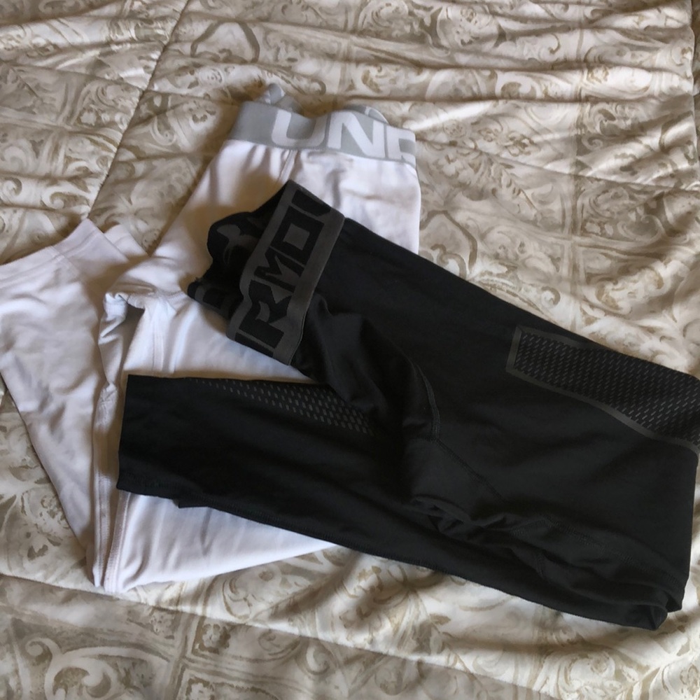 Under Armour youth XL mid calf leggings.